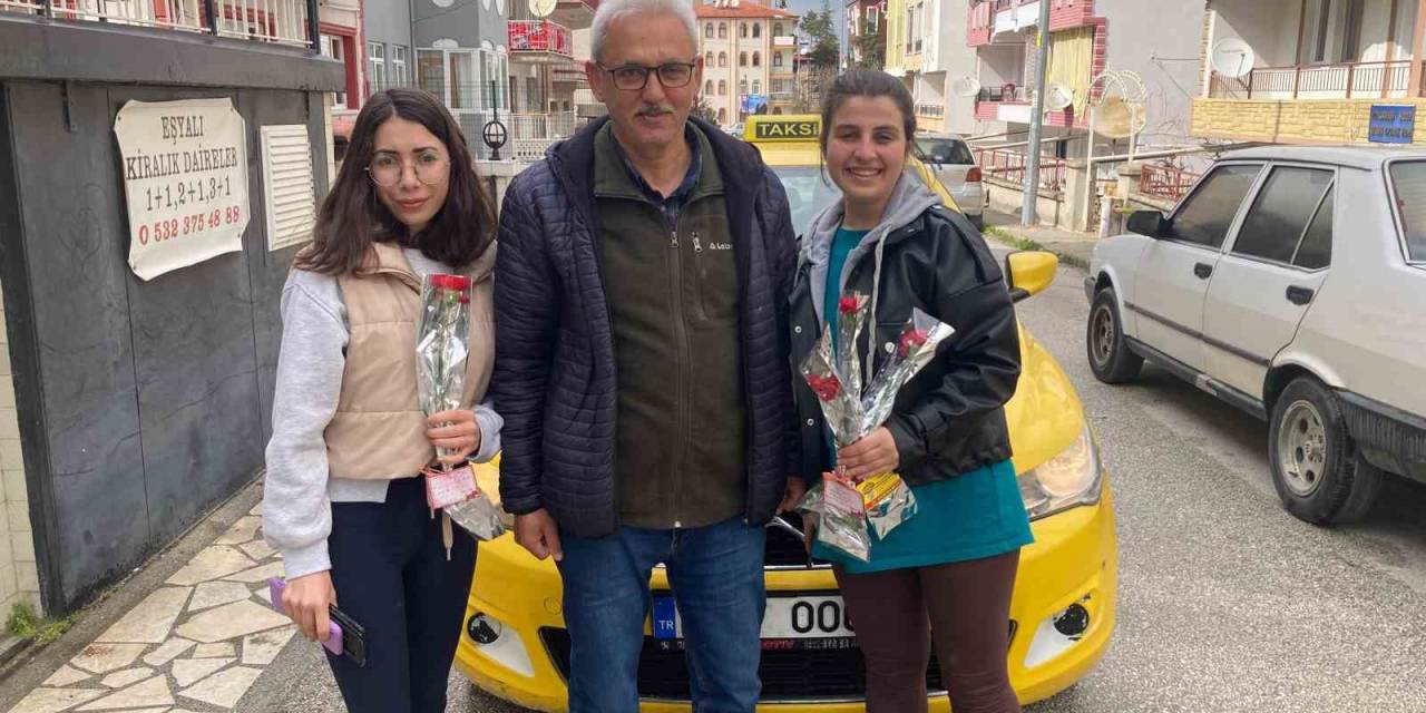 Burdurlu Taksicilerden Kadınlar Günü’nde Karanfilli Jest