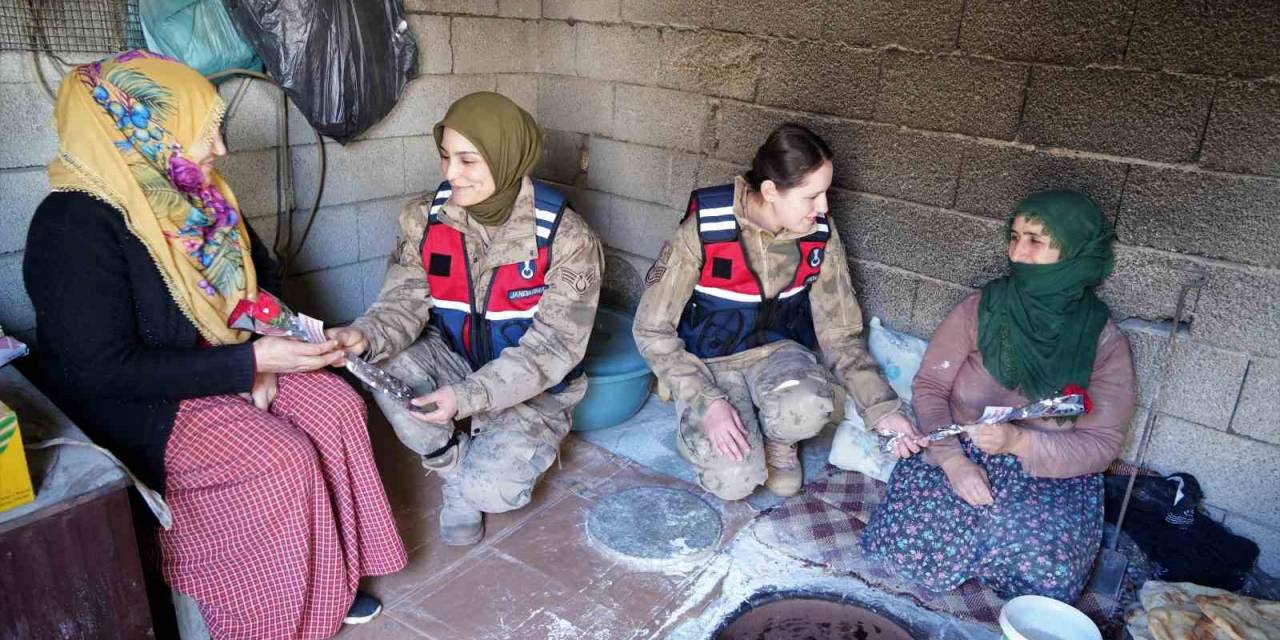 Kadın Komutanlardan Ekmek Pişiren Kadınlara Sürpriz