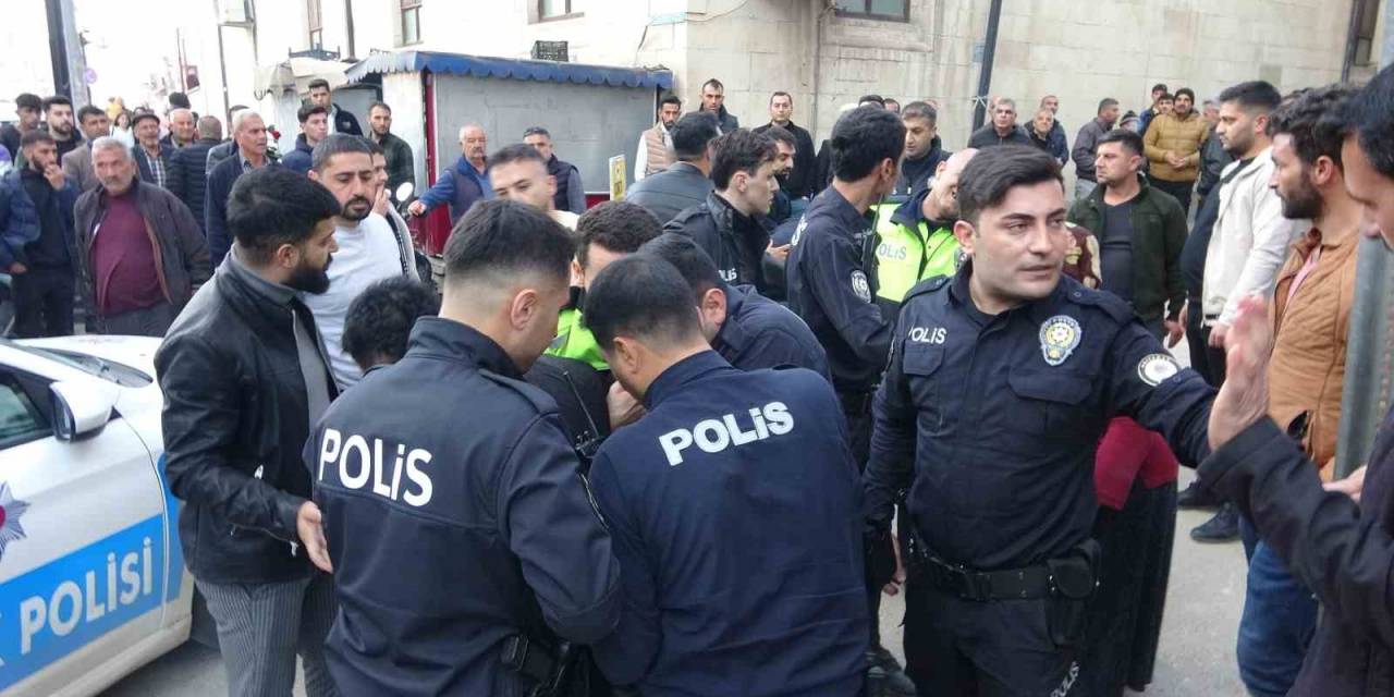 Polis Ekiplerine Mukavemette Bulunan 2 Şahıs Gözaltına Alındı