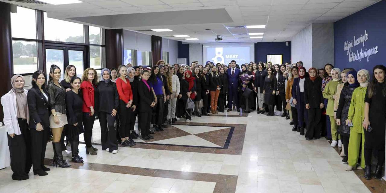 Subü’deki Kadınlar Günü Etkinliğinde Zulme Uğrayan Kadınlara Dikkat Çekildi