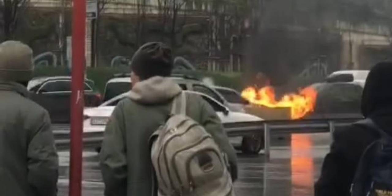 Kadıköy E-5’te Araç Alevlere Teslim Oldu