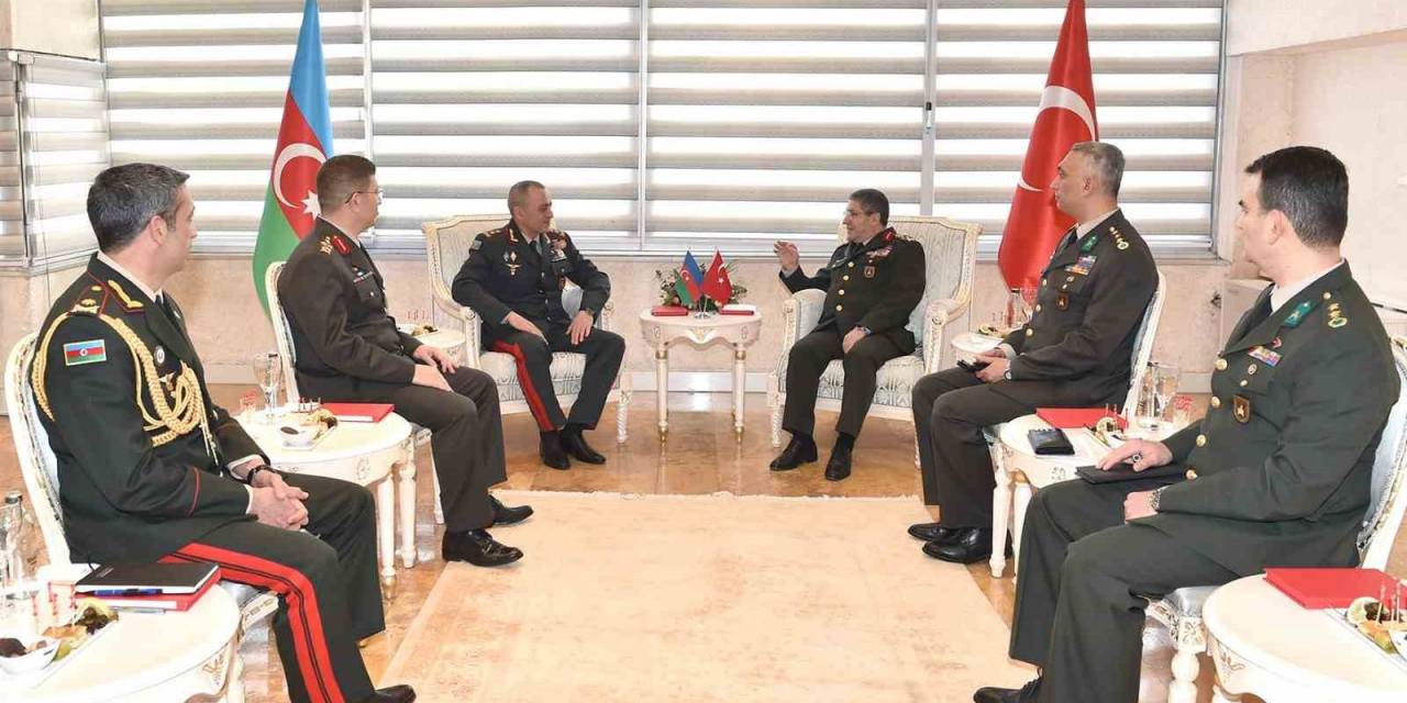 Kara Kuvvetleri Komutanı Bayraktaroğlu, Azerbaycanlı Mevkidaşı İle Bir Araya Geldi