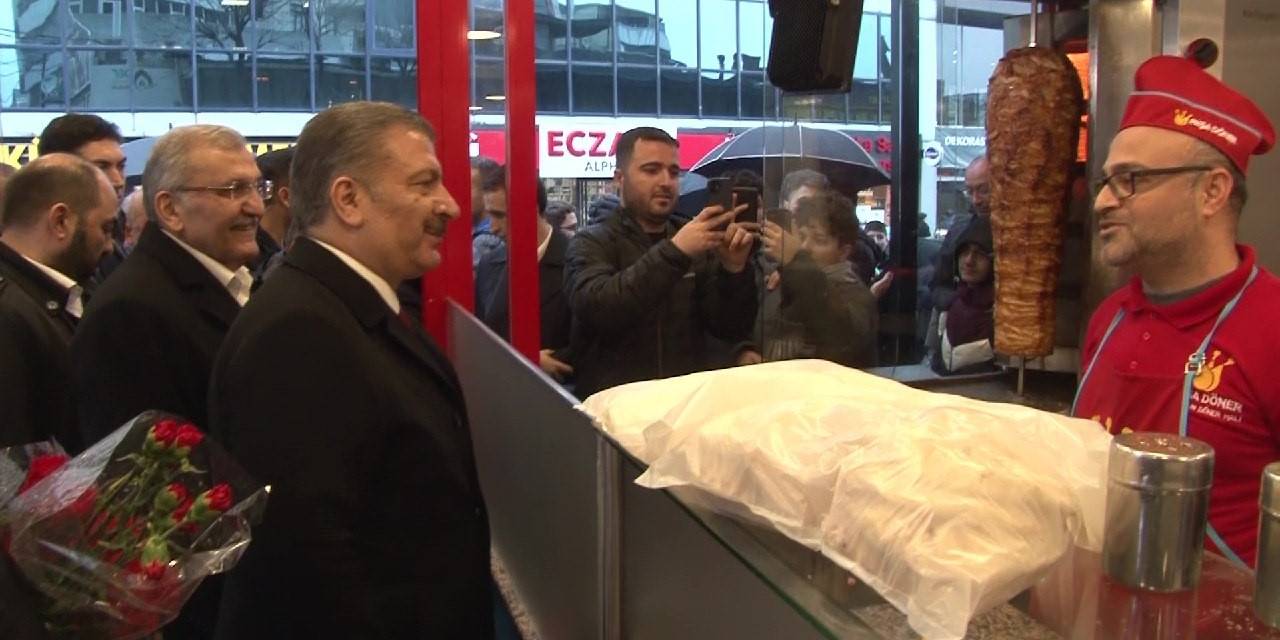 Beykoz’da Esnaf Ziyareti Yapan Bakan Fahrettin Koca Beykozlulara Hastane Müjdesini Verdi