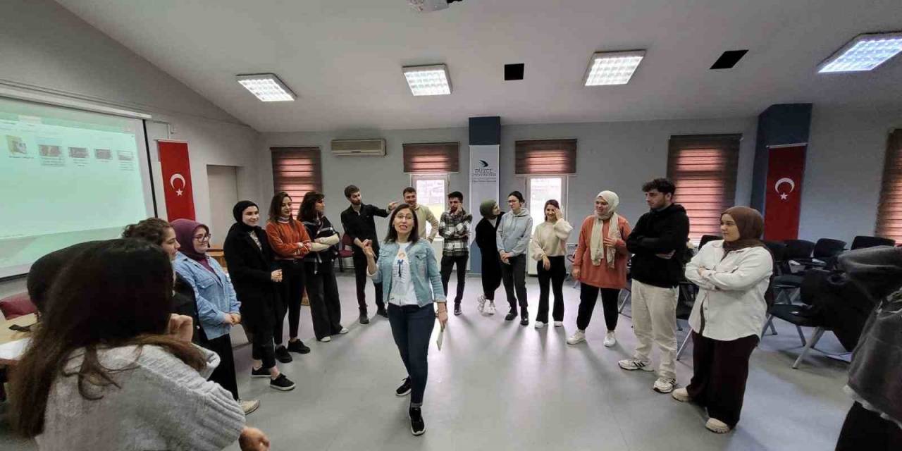 Çağrı Merkezi Hizmetleri Öğrencilerine İletişim Becerilerinde Eğitimi