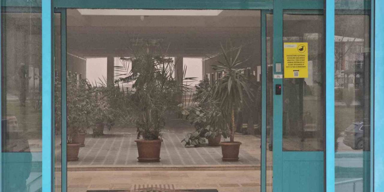 Üniversitedeki Esrarengiz Duman Paniğe Neden Oldu