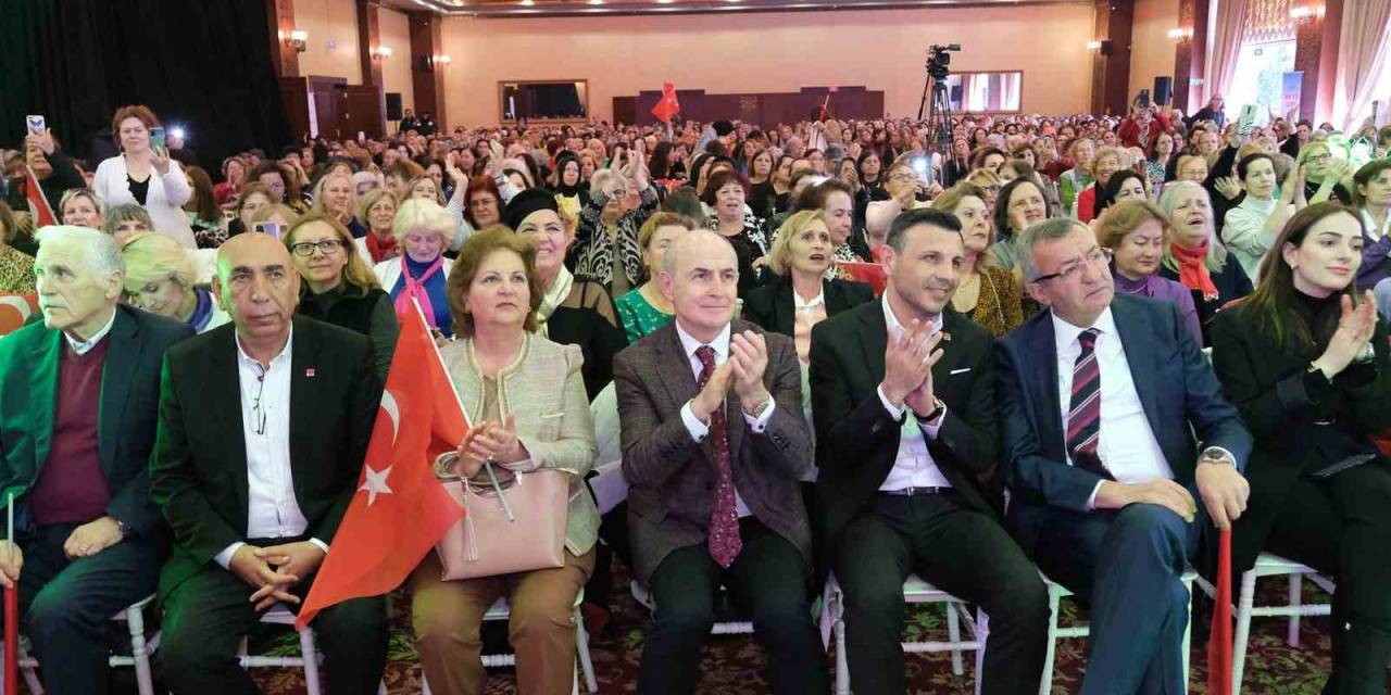 Büyükçekmece’de Kadınlar Günü’nde Gökyüzüne Mor Balon Bırakıldı