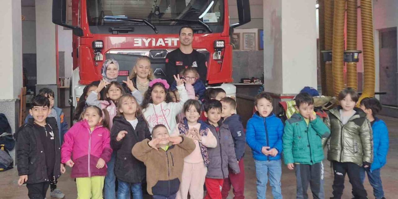 Minik Öğrenciler İtfaiyeyi Gezdi