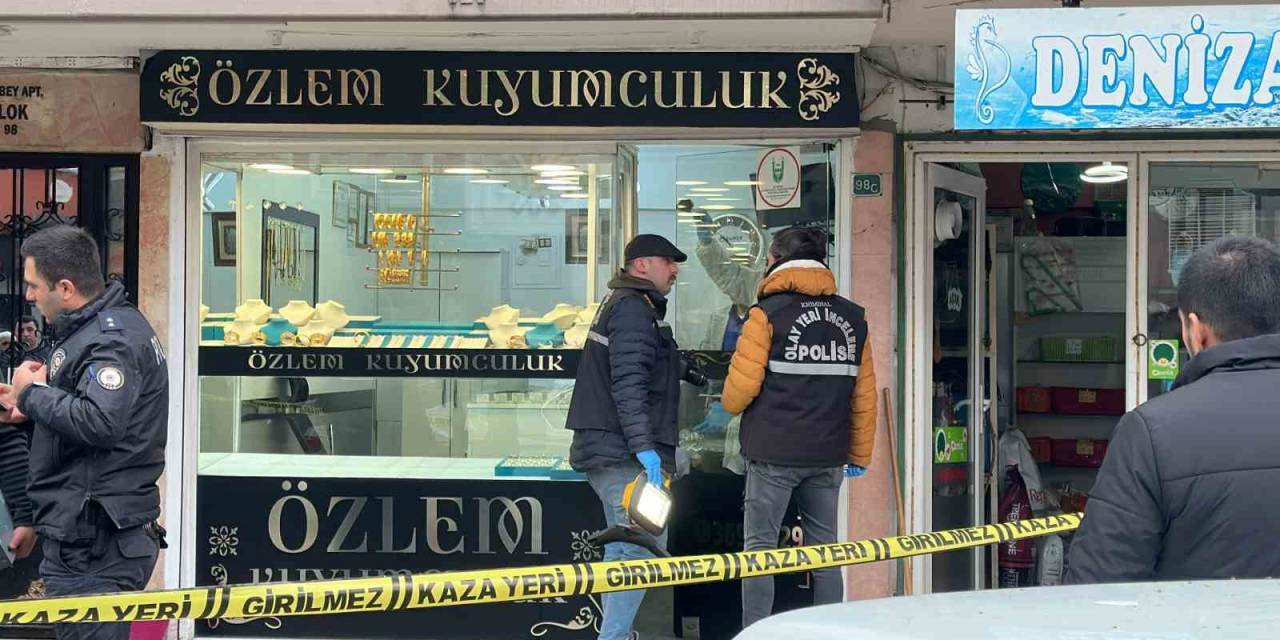 Bursa’da 3.5 Milyon Tl’lik Silahlı Ve Kar Maskeli Kuyumcu Soygunu