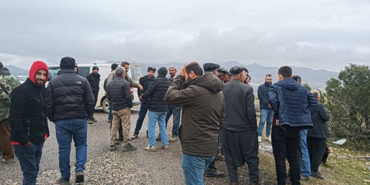 Köylüler Taş Ocağı İçin Toplandı