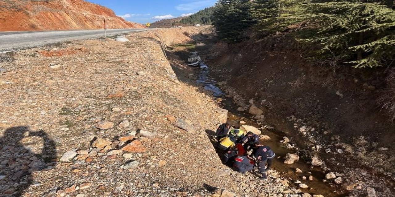 Direksiyon Hakimiyetini Kaybedince Dere Yatağına Uçtu, 1 Yaralı