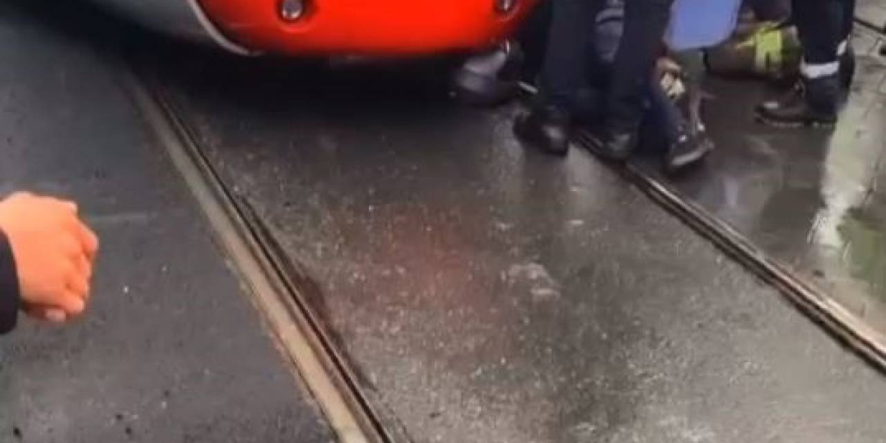 Fatih’te Tramvay Altında Kalan Motosiklet Sürücüsü Hayatını Kaybetti