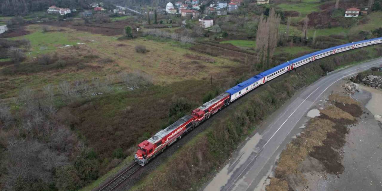 Kara Elmas Ekspresi İle Filyos Limanı Aynı Karede