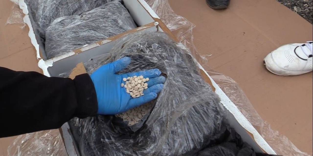 Mobilya Eşyaları Arasında 557 Bin Adet Uyuşturucu Hap Ele Geçirildi