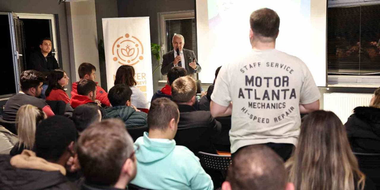 Şadi Özdemir Üniversiteli Gençlerle Buluştu