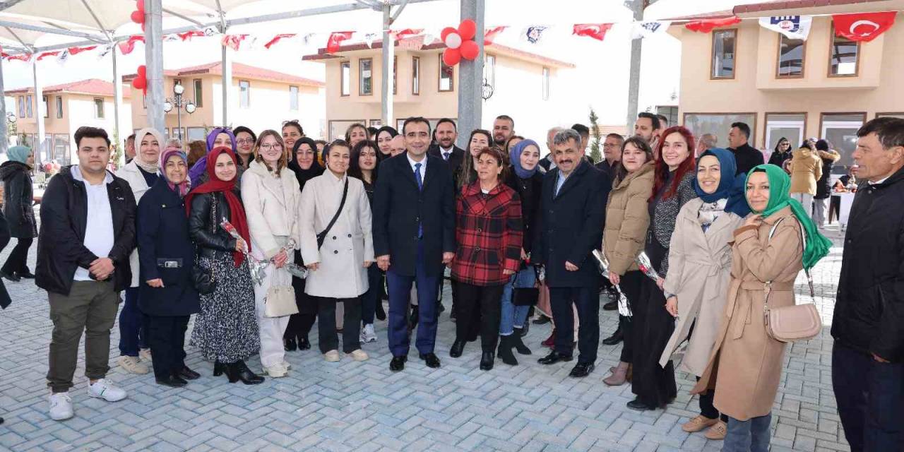 Karaman’da Mümine Hatun Çarşısı Hizmete Açıldı