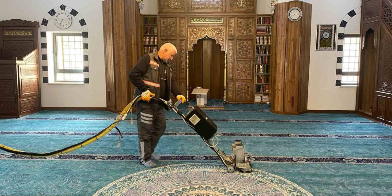 Elazığ Belediyesi Camilerde Ramazan Hazırlığını Sürdürüyor