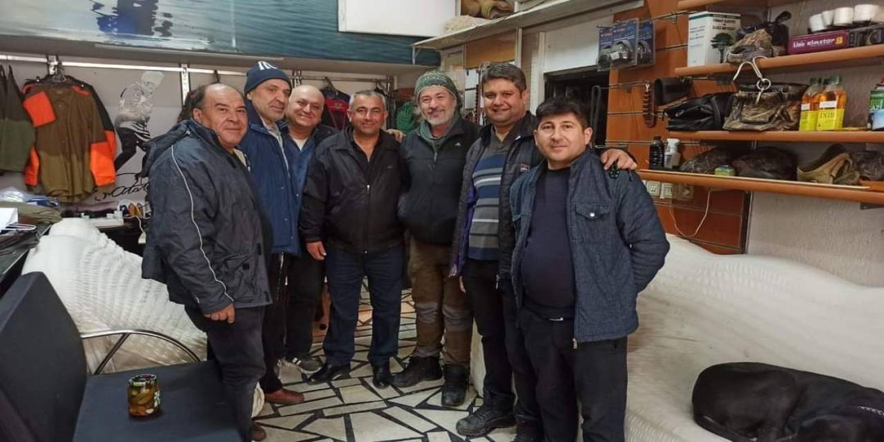 Muhtar Adayı Kapı Kapı Gezerek Esnafın Derdini Dinliyor