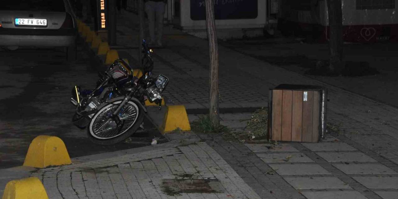 Keşan’da Motosiklet İle Otomobil Çarpıştı: 2 Yaralı