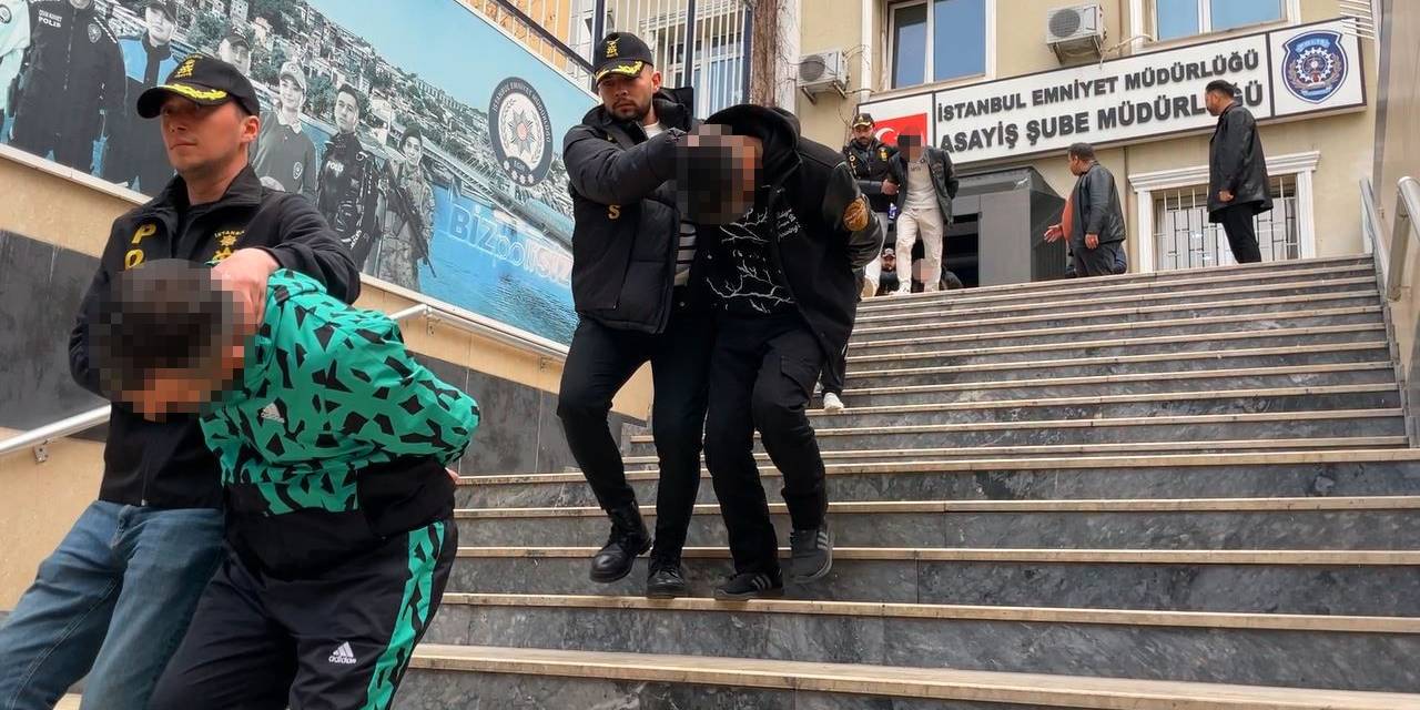 İstanbul’da Atm’lerden Hırsızlık Yapan Şüphelilerin O Anları Kamerada