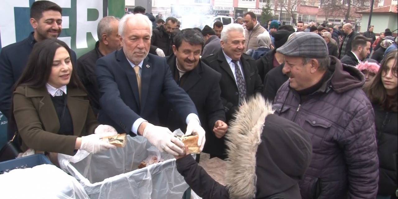 Kamil Saraçoğlu’ndan Binlerce Vatandaşa Balık-ekmek İkramı