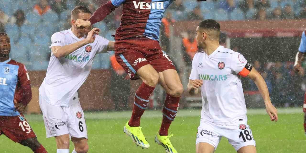 Trendyol Süper Lig: Trabzonspor: 1 - Fatih Karagümrük: 1 (İlk Yarı)