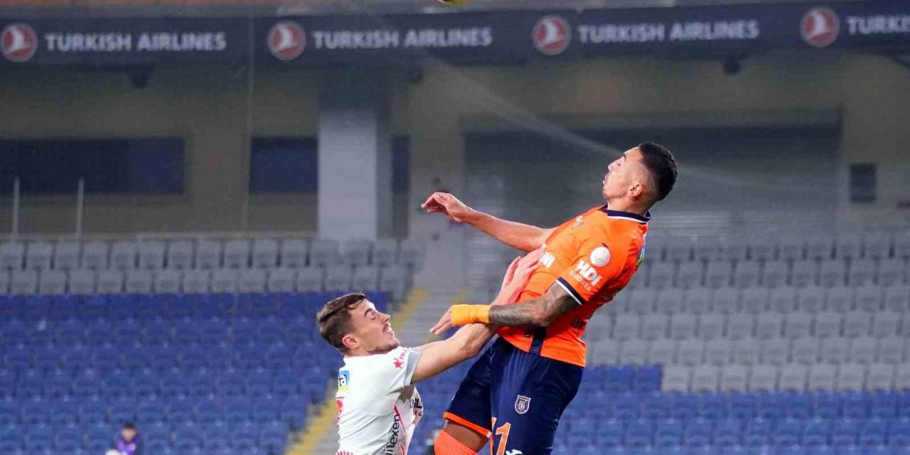 Trendyol Süper Lig: Başakşehir: 0 - Antalyaspor: 0 (İlk Yarı)