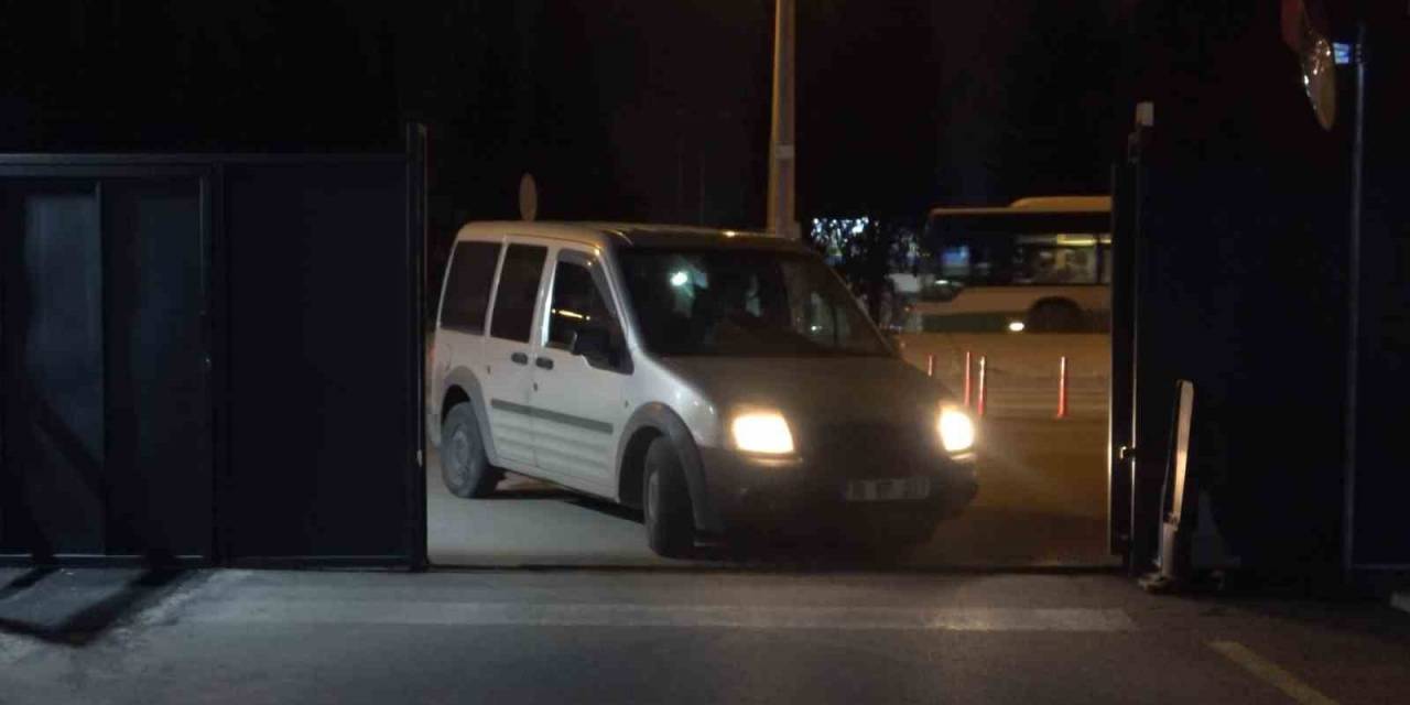 Kar Maskesi Ve Silahla Kuyumcuyu Böyle Soydular 8 Saat Geçmeden Yakalandılar