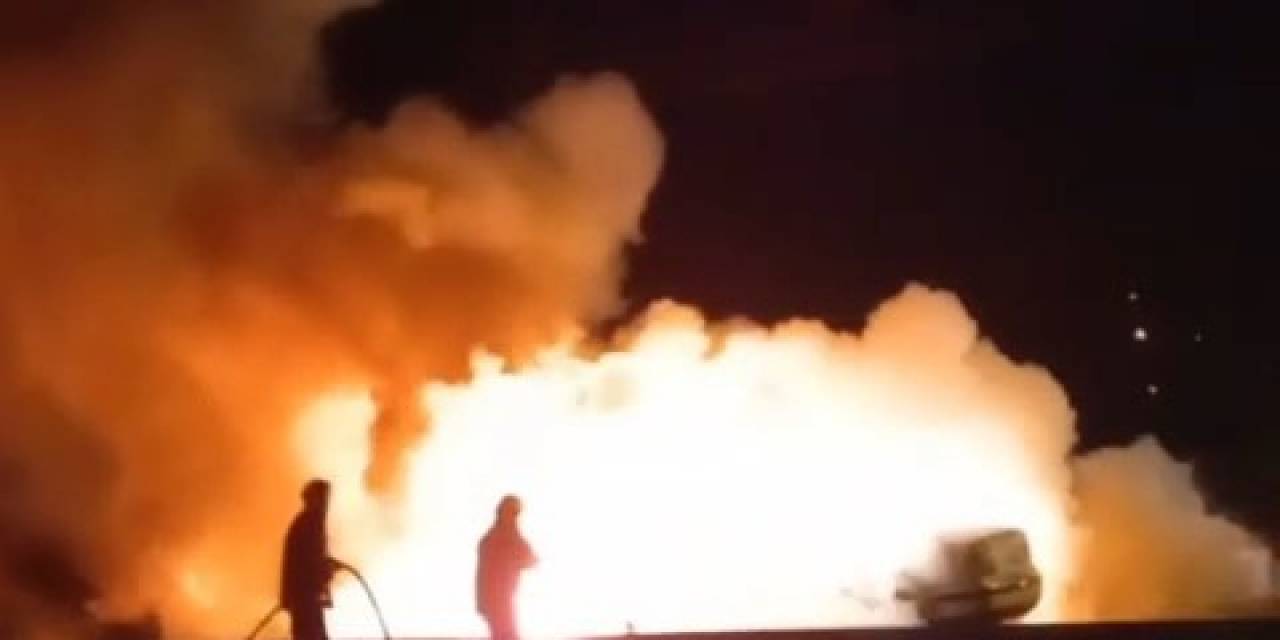 Tokat’ta Alev Topuna Dönen Araç Kullanılamaz Hale Geldi