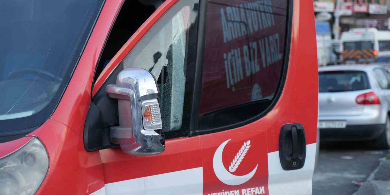 Arnavutköy’de Yeniden Refah Partisi Seçim Aracına Silahlı Saldırı