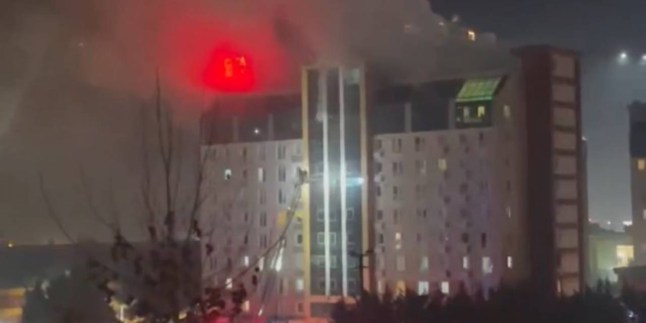 Esenyurt’ta 11 Katlı Rezidansta Korkutan Yangın: Mahsur Kalan 40 Kişi İtfaiye Ekiplerince Kurtarıldı