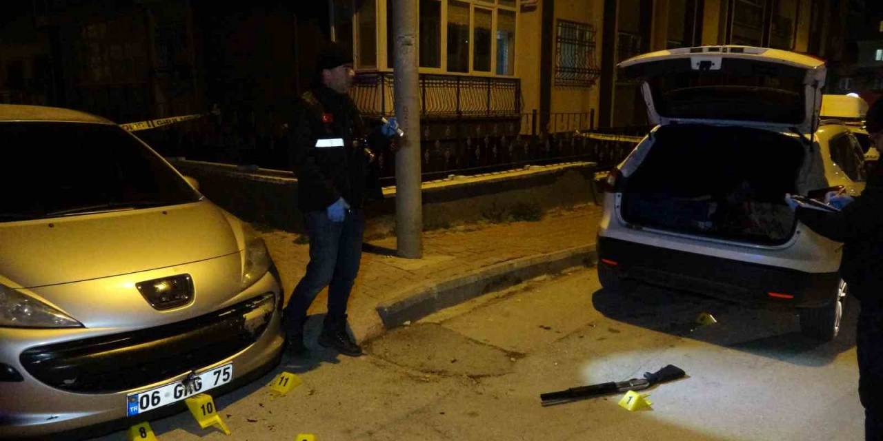 Park Yeri Yüzünden Komşusuna Kızdı, Araca Kurşun Yağdırdı