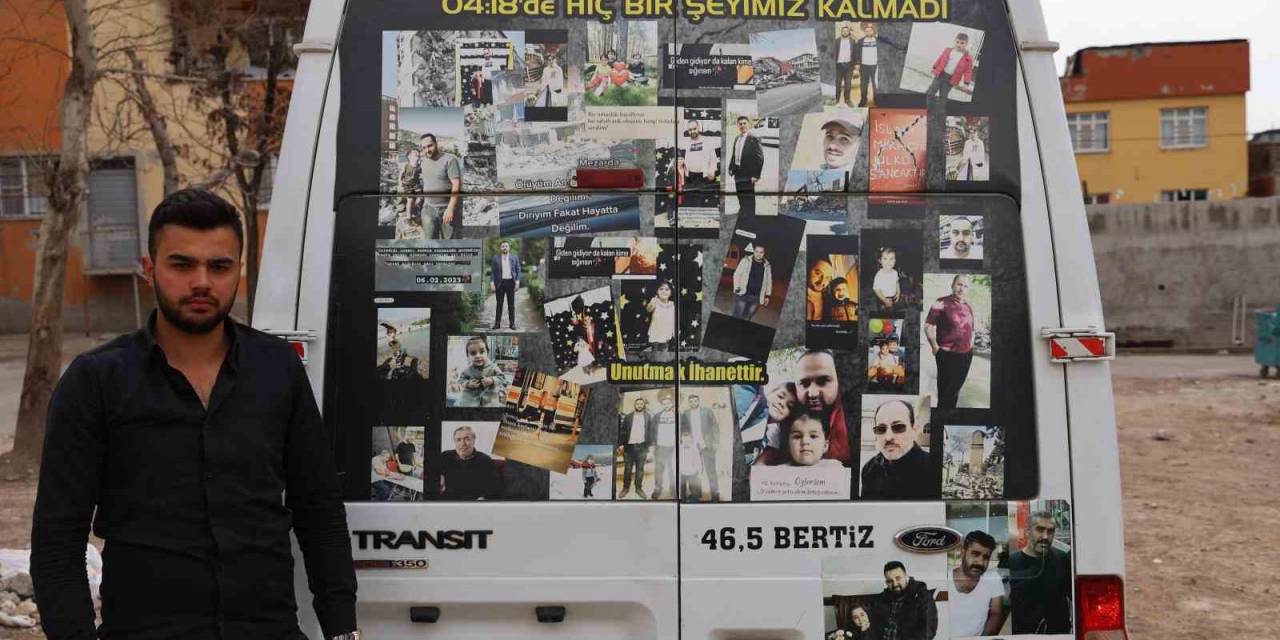 Deprem Şehitlerinin Fotoğrafını Minibüsün Arkasına Astı
