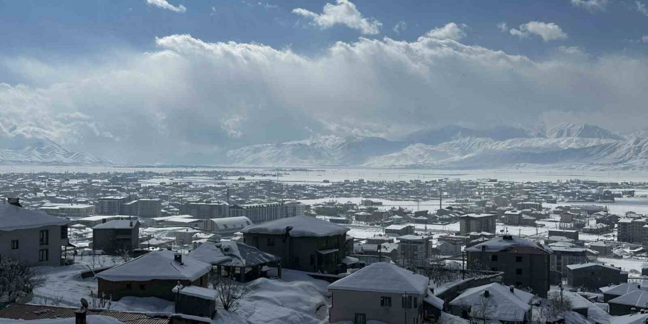 Hakkari’de 73 Köy Ve 118 Mezra Yolu Ulaşıma Kapandı