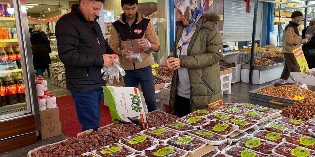 Ramazan’ın Vazgeçilmezi Hurma Tezgahlarda Yerini Aldı