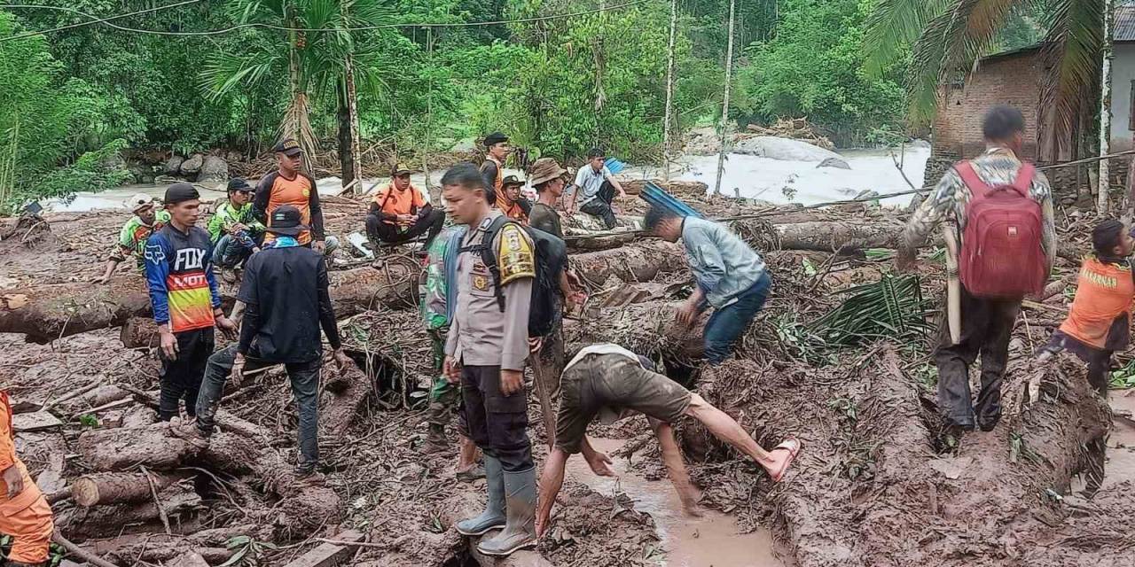 Endonezya’da Sel Ve Toprak Kayması: 21 Ölü