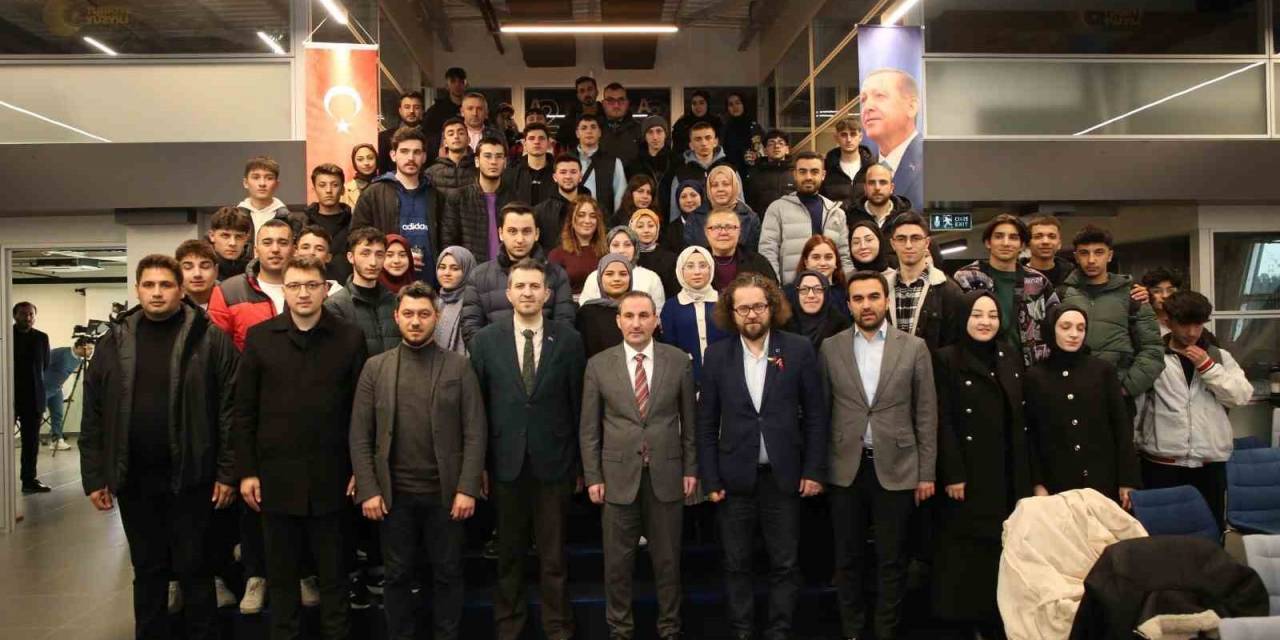 Başkan Tombaş Gençlerle Gençlik Projelerini Konuştu