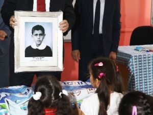 Erdoğan’a Siyah Önlüklü Fotoğrafı Hediye Edildi