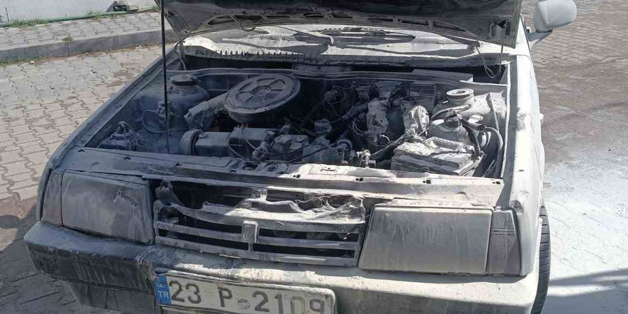 Park Halindeki Otomobil Alev Aldı