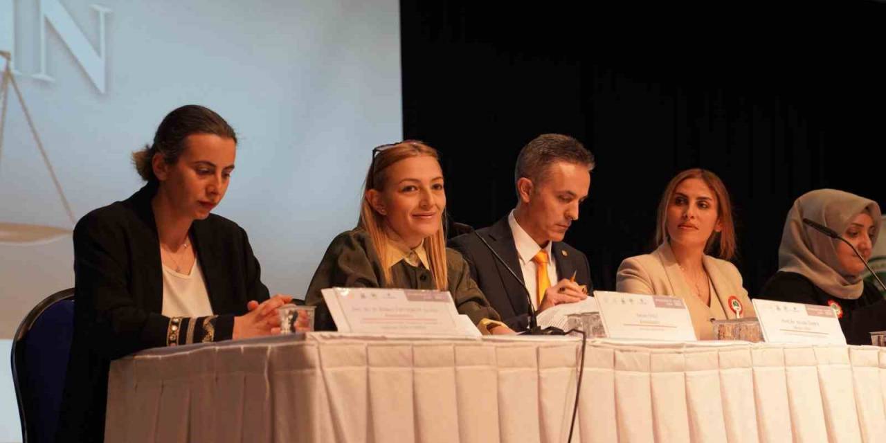 Erkek Akademisyenden Dikkat Çekici Kadın Çıkışı