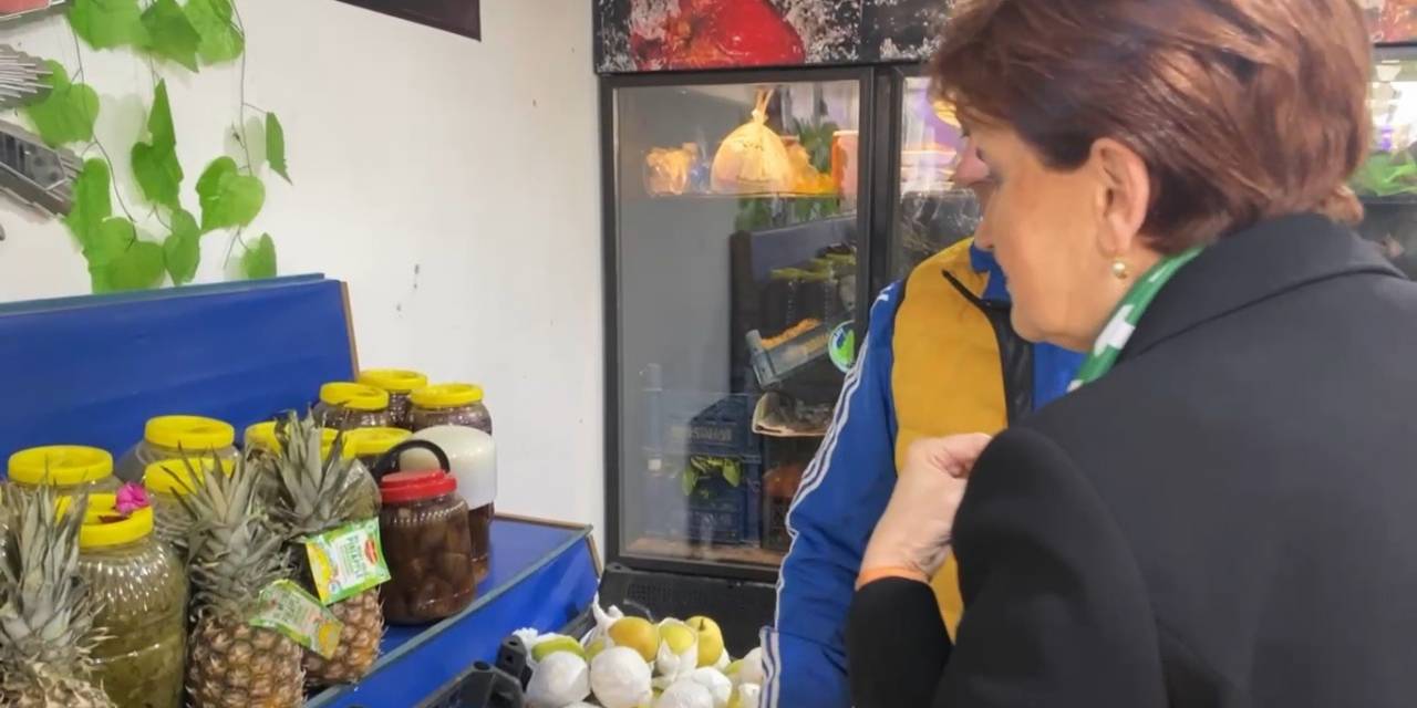 Akşener, Gezdiği Gönen’de Turşu Ve Asma Yaprağı Satın Aldı