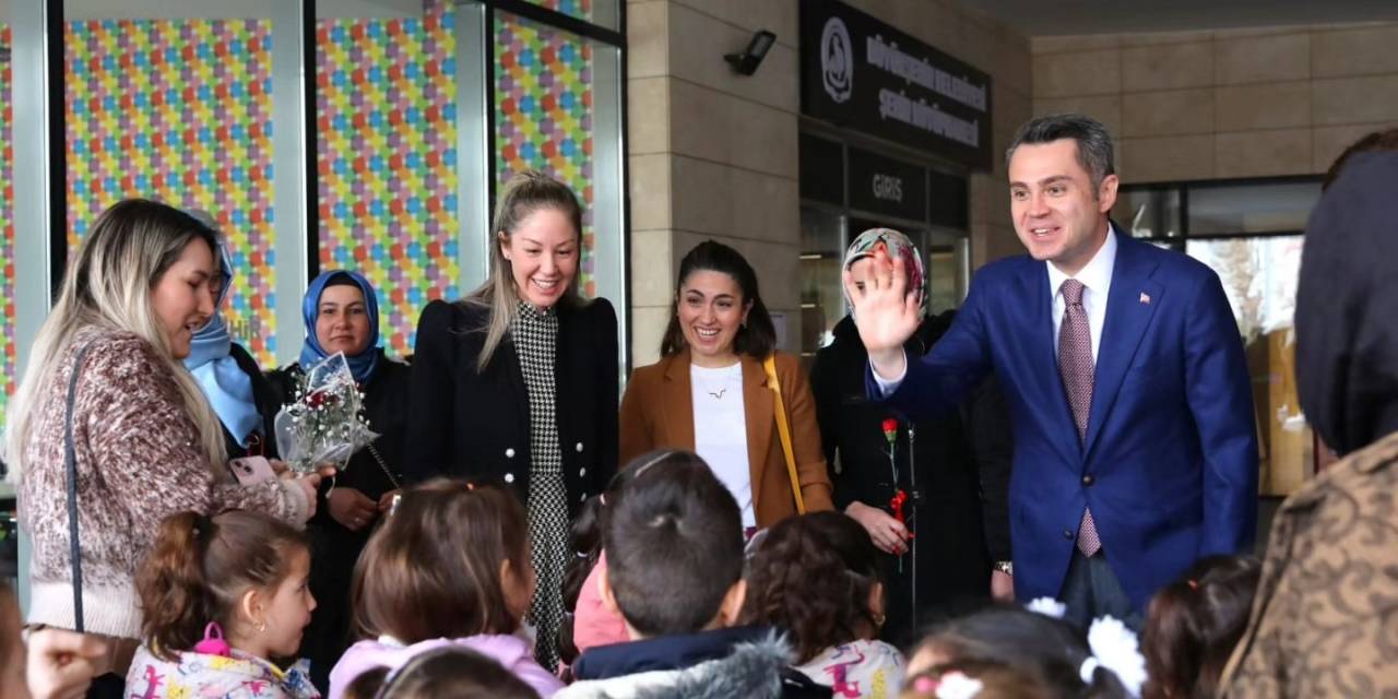 Başkan Adayı Başer Sahada Ve Ulaşılabilir Başkan Olacağının Sözünü Verdi