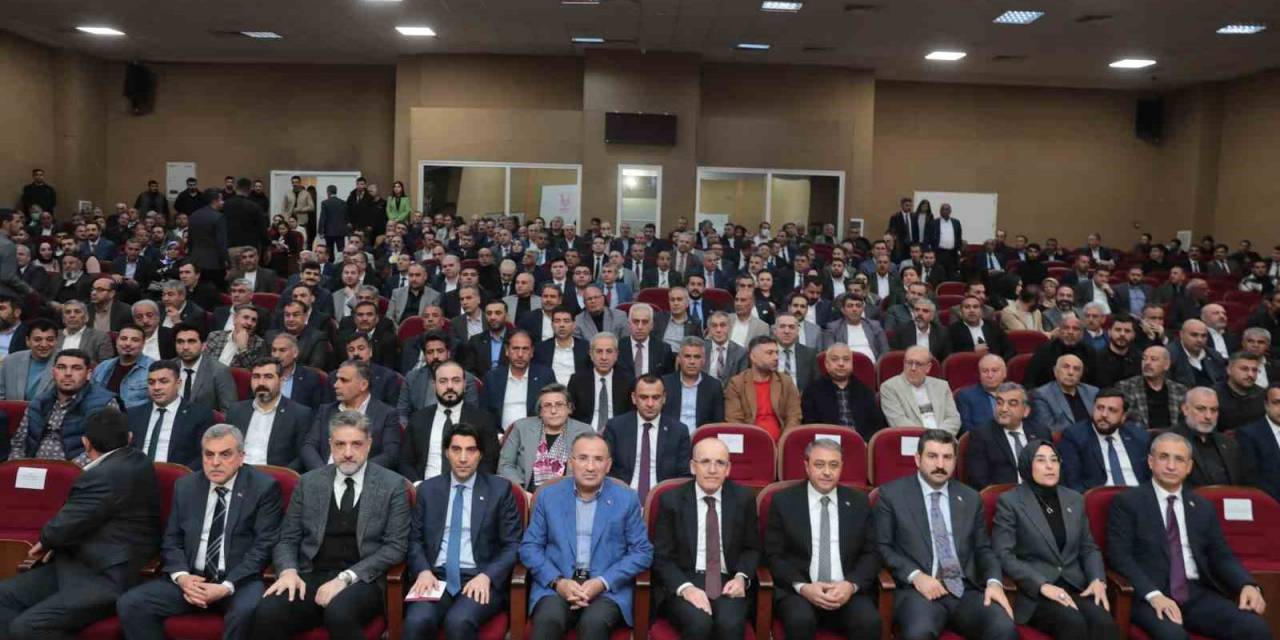 Bakan Şimşek Şanlıurfa’da İş Adamlarıyla Bir Araya Geldi