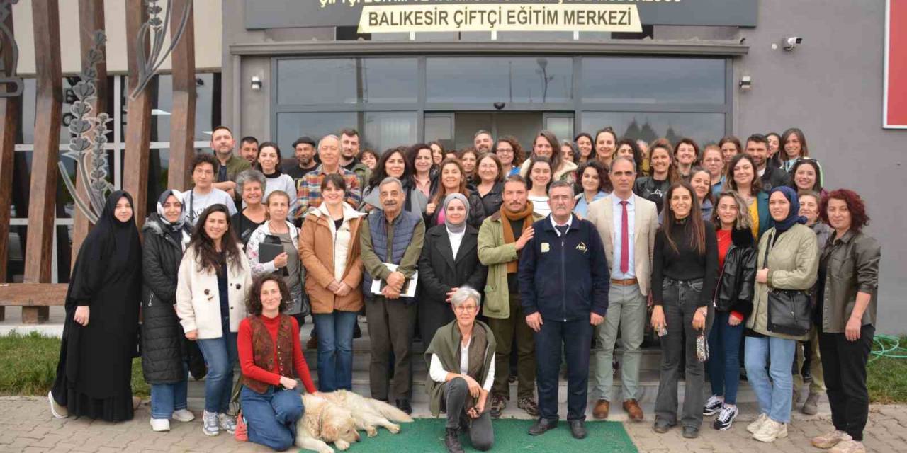 Burhaniye’de Tıbbı Aromatik Bitki Yetiştiriciliği Kursu Tamamlandı