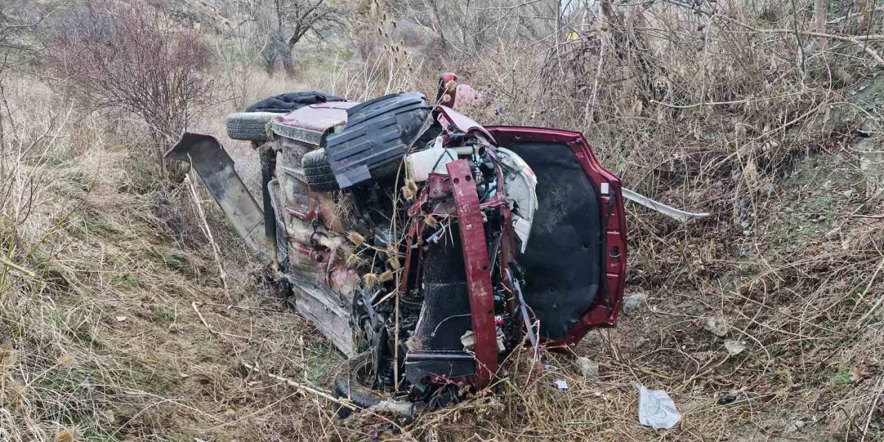 Kontrolden Çıkan Otomobil Dere Yatağına Uçtu: 4 Yaralı