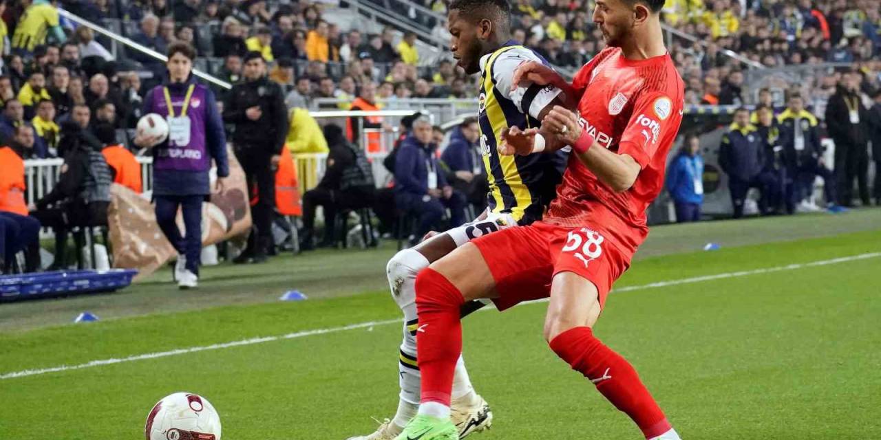 Trendyol Süper Lig: Fenerbahçe: 0 - Pendikspor: 1 (İlk Yarı)