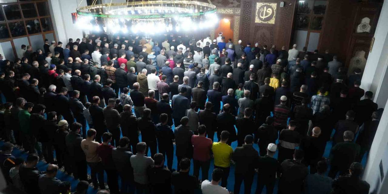 Muş’ta İlk Teravih Namazı Kılındı