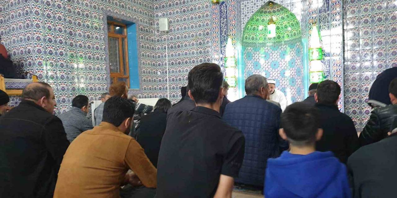 Başkale’de Ramazan Ayının İlk Teravih Namazı Kılındı