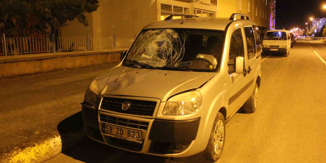 Sivas’ta Hafif Ticari Aracın Çarptığı Yaya Ağır Yaralandı