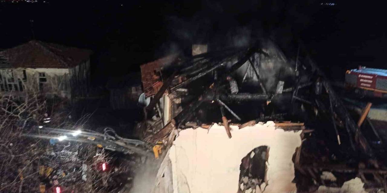 Mutfak Tüpü Patladı, Çıkan Yangında 1 Kişi Hayatını Kaybetti