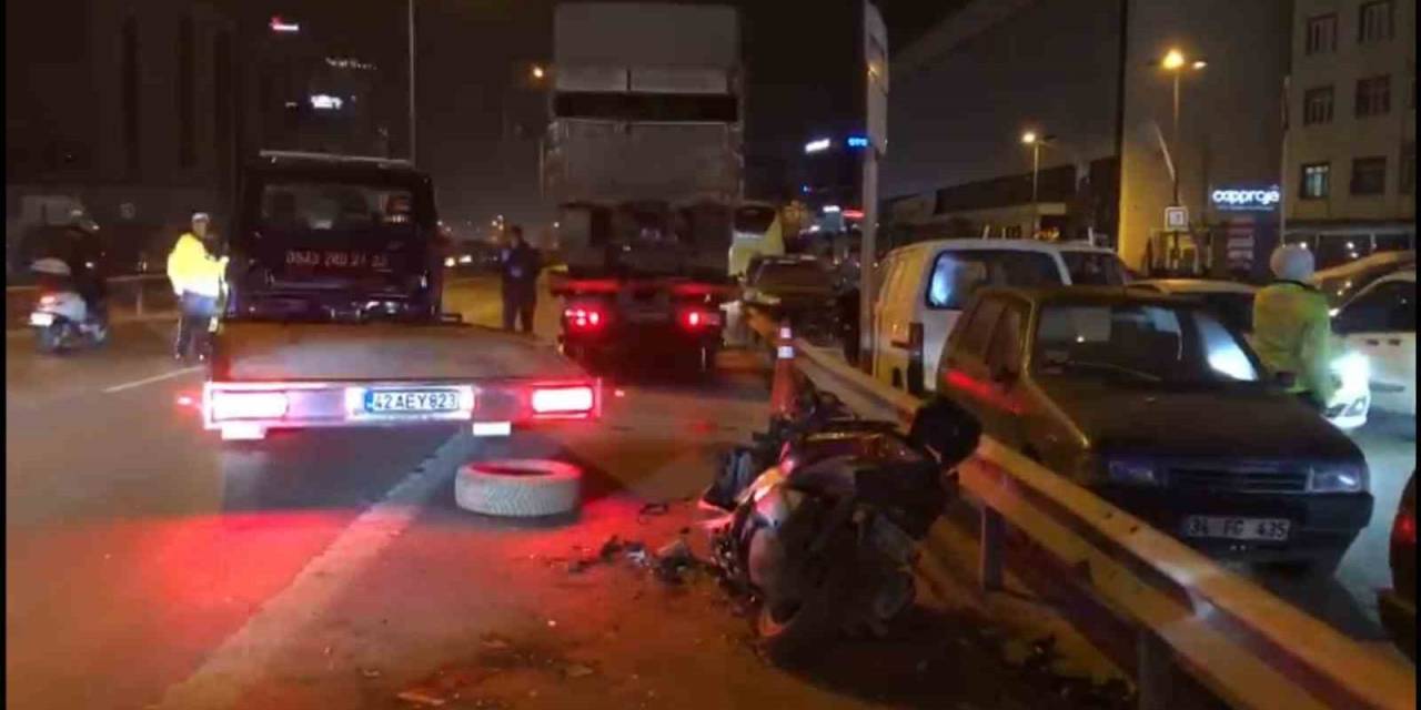 E-5 Karayolunda Motosiklet Kamyonete Arkadan Çarptı: 1 Ölü